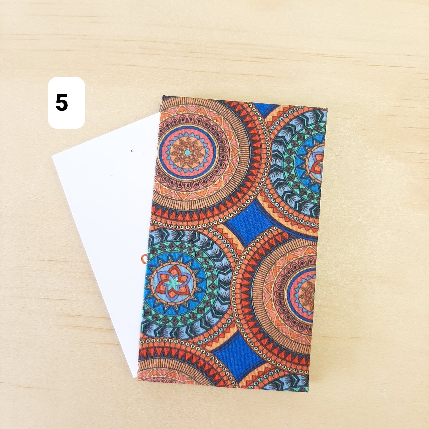 Ce porte-carte en tissu mandala élégant, pratique et durable est le cadeau idéal pour homme et femme | C'est le Printemps !