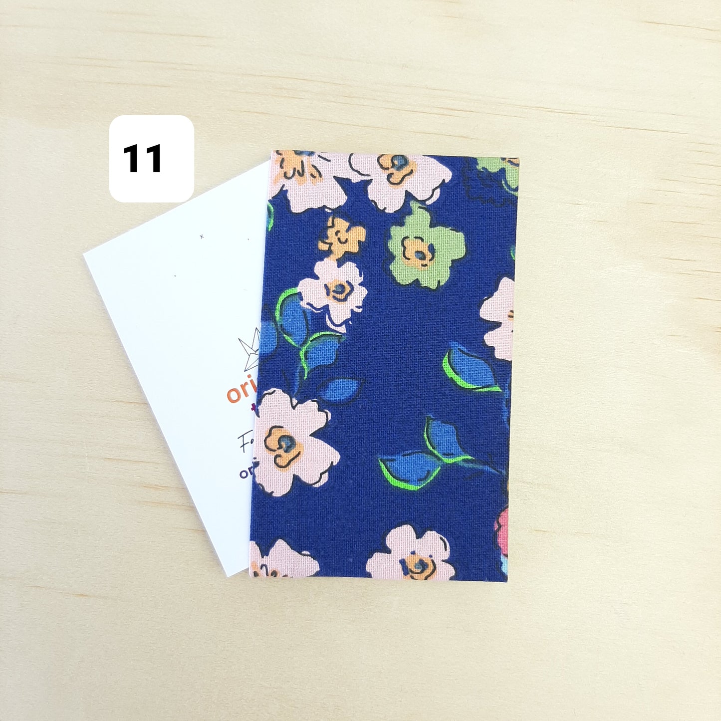 Ce porte-carte en tissu fleuri élégant, pratique et durable est le cadeau idéal pour homme et femme | C'est le Printemps !