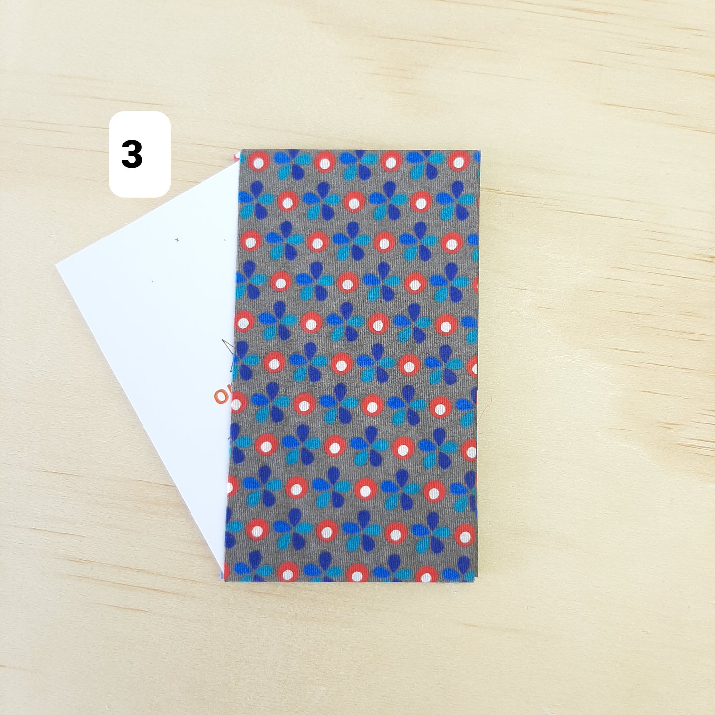 Ce porte-carte en tissu bleu/gris élégant, pratique et durable est le cadeau idéal pour homme et femme | C'est le Printemps !