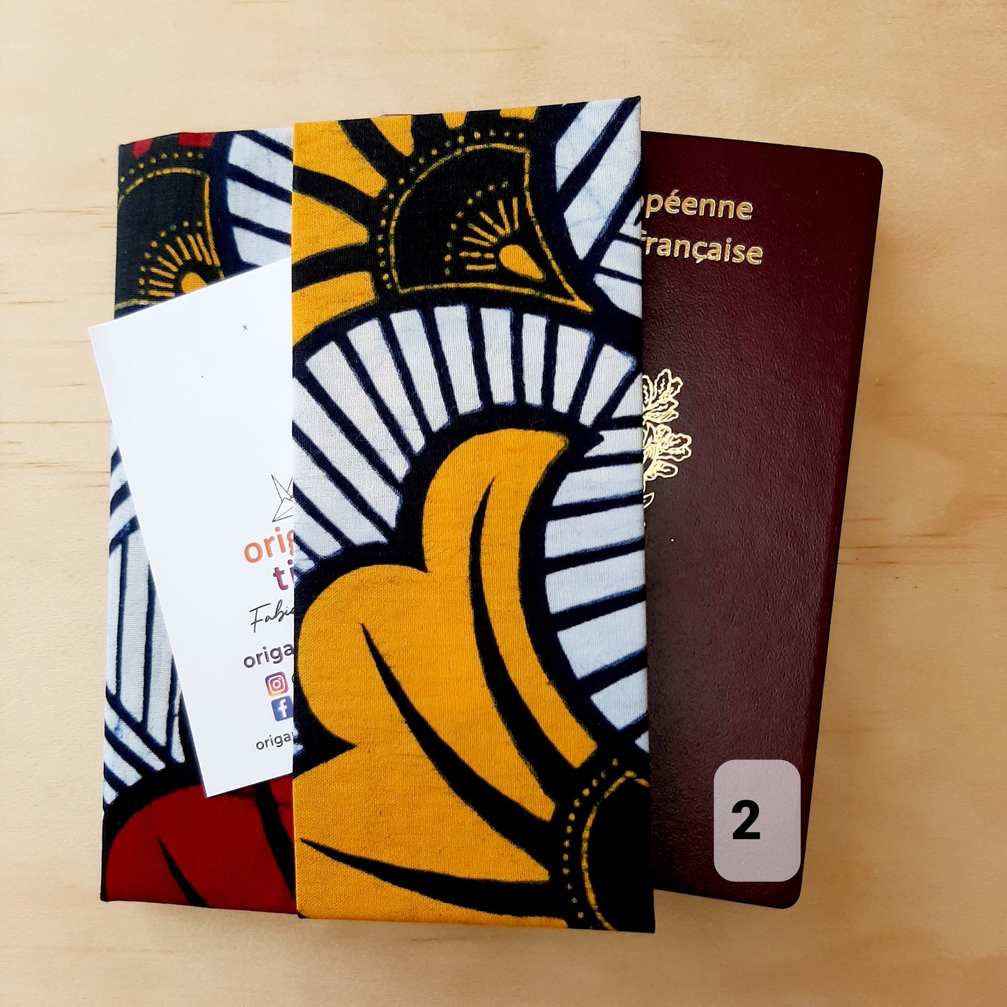 Protégez votre passeport avec style avec ce protège-passeport "Motif Afro" | Portefeuille de voyage