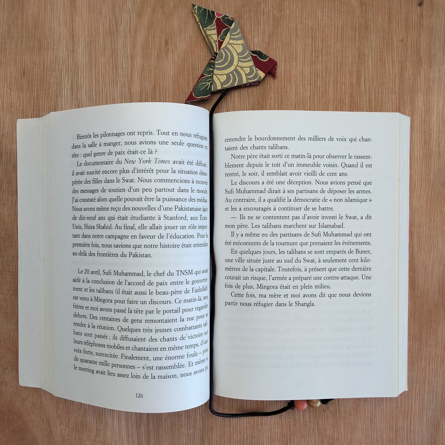 Marque-page avec une colombe en origami pour les amoureux de lecture