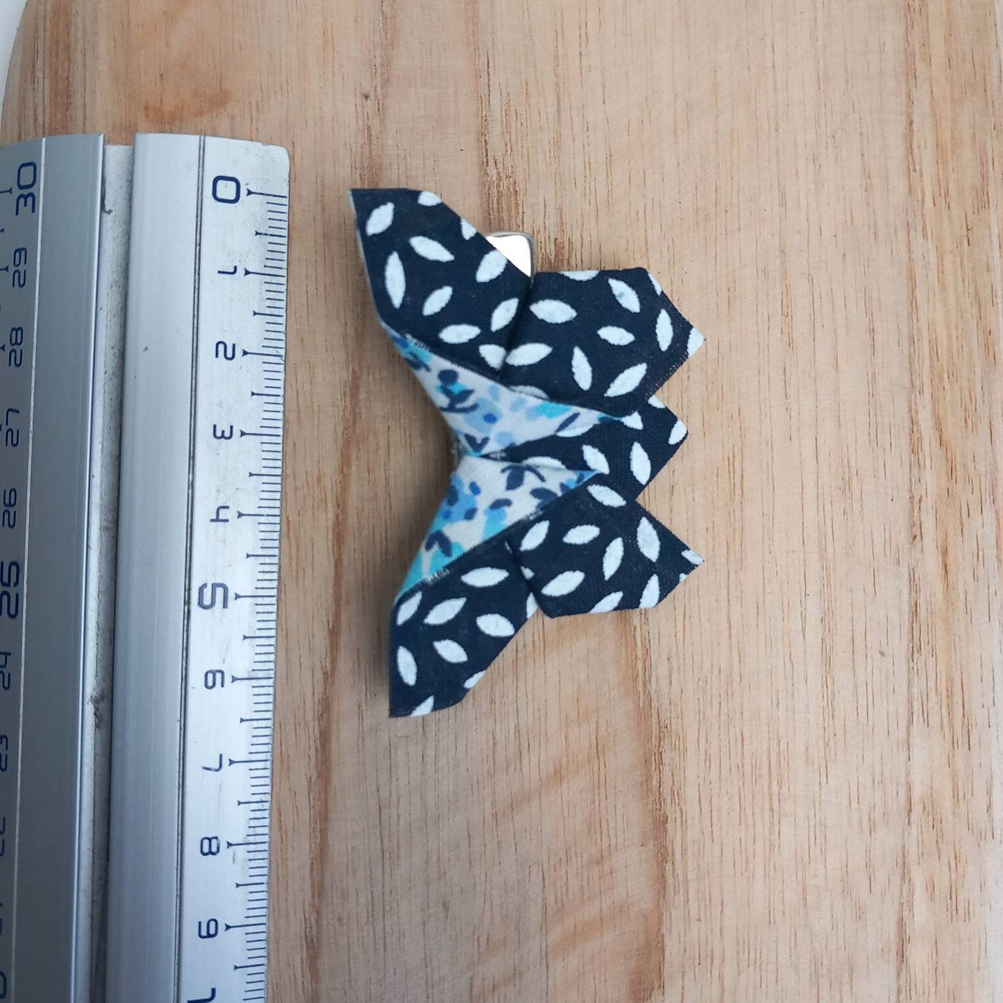 Barrettes avec un papillon en origami, papillon en tissu, origami tissu motif japonais   -