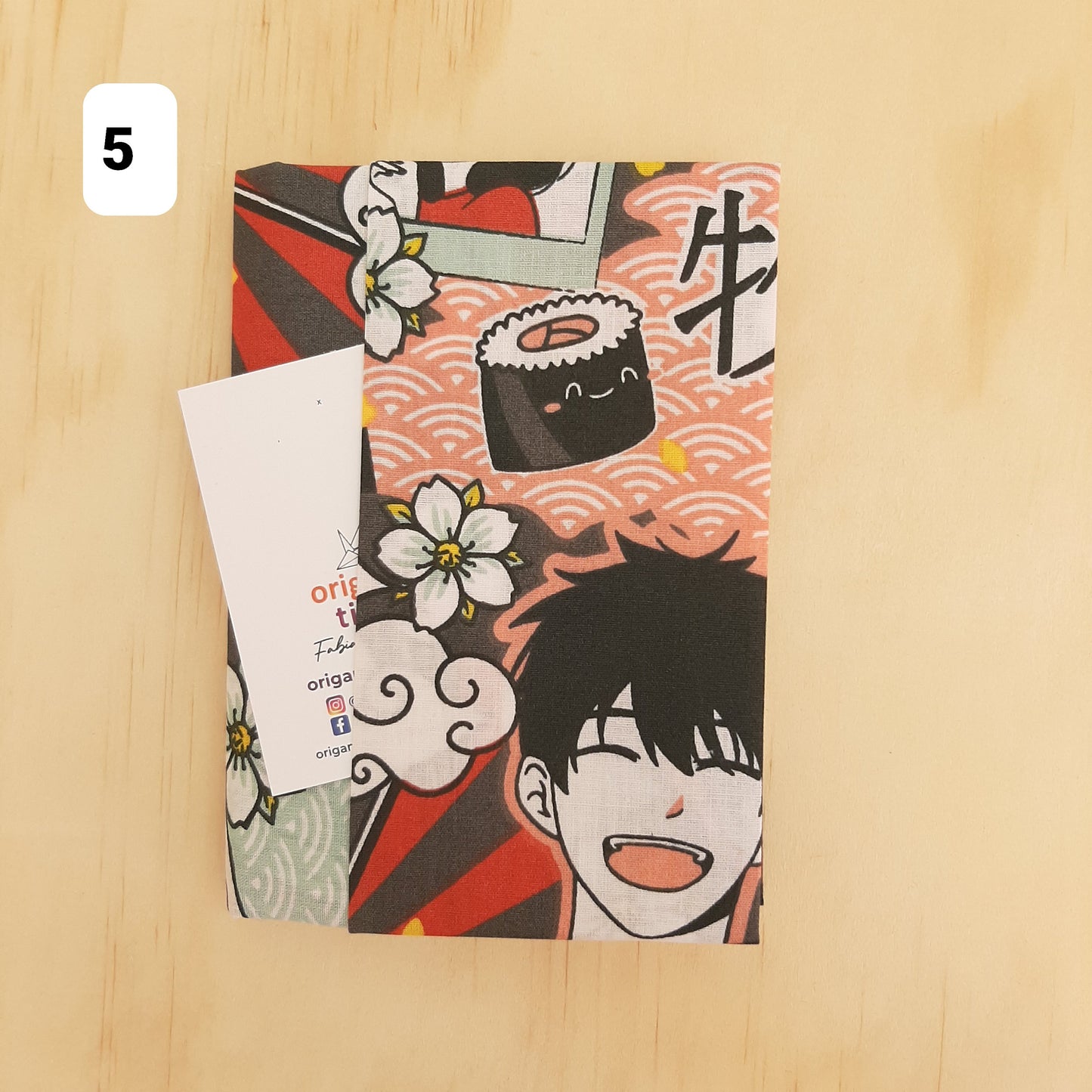 Avec ce protège-carnet "Manga" donnez un look élégant à vos notes quotidiennes, de voyage, carnet de gratitude