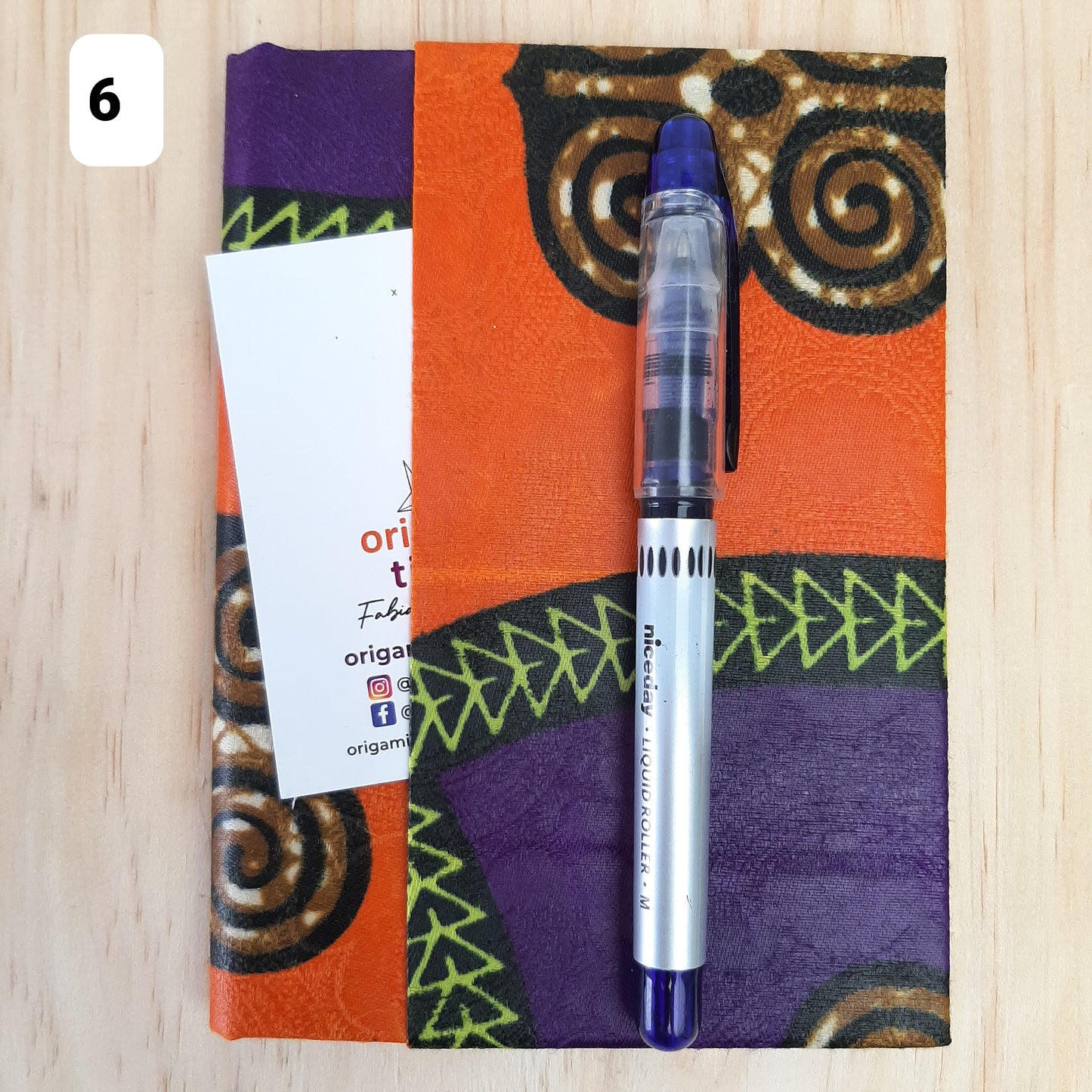 Avec ce protège-carnet "Tissu Afro" donnez un look élégant à vos notes quotidiennes, de voyage, carnet de gratitude