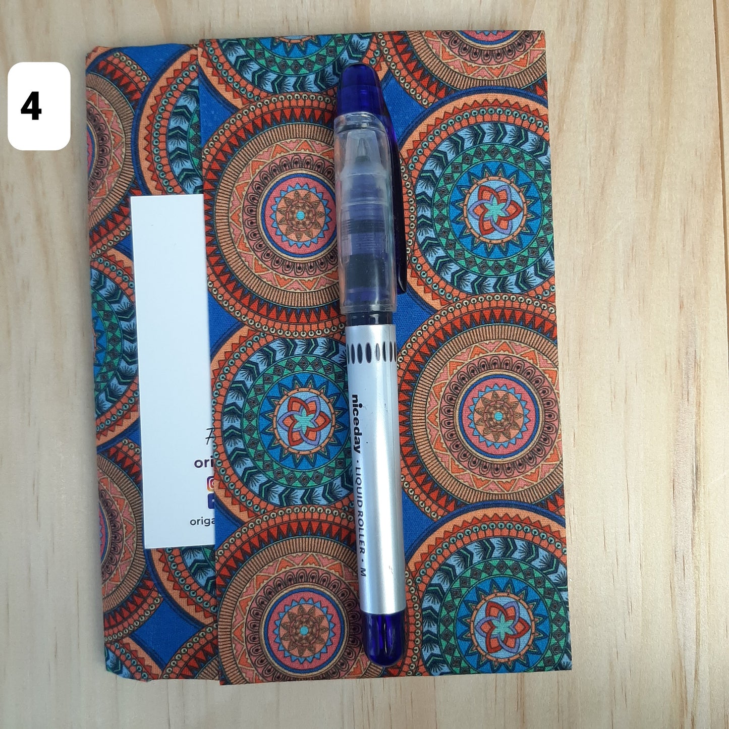 Avec ce protège-carnet "Mandala" donnez un look élégant à vos notes quotidiennes, de voyage, carnet de gratitude