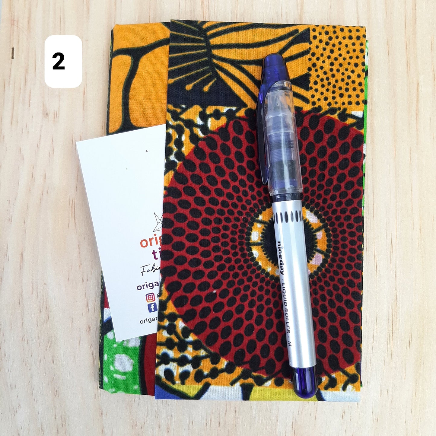Avec ce protège-carnet "Tissu Afro" donnez un look élégant à vos notes quotidiennes, de voyage, carnet de gratitude