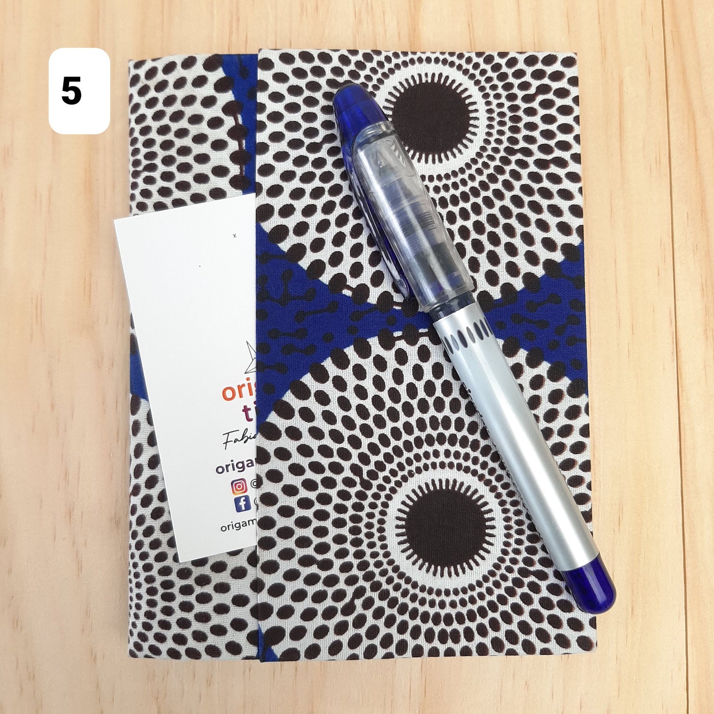 Avec ce protège-carnet "Tissu africain" donnez un look élégant à vos notes quotidiennes, de voyage, carnet de gratitude